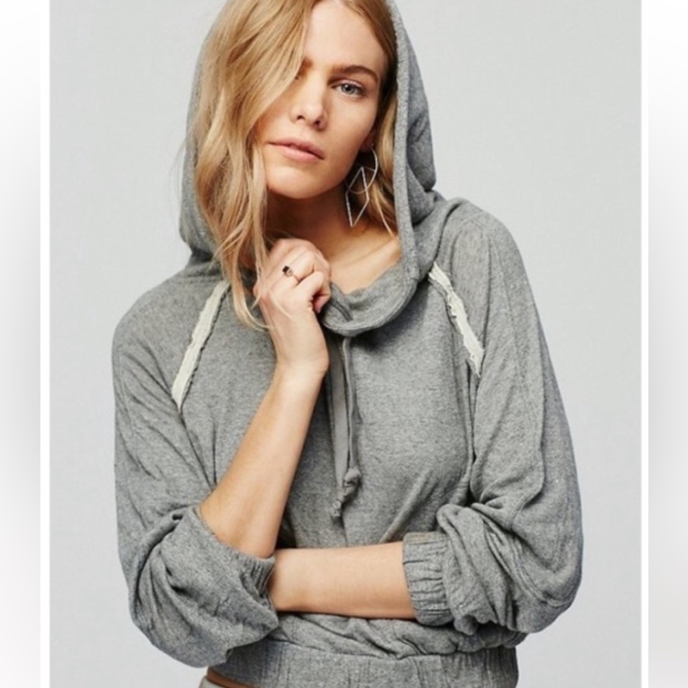 Free People “Kimmie” Gray Cropped Hoodie - Size Large